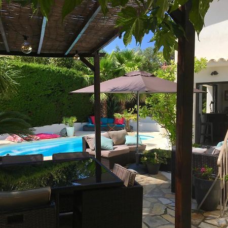 Bed,Kitchen And Swimming Pool Villa Esterel Saint-Raphaël Buitenkant foto