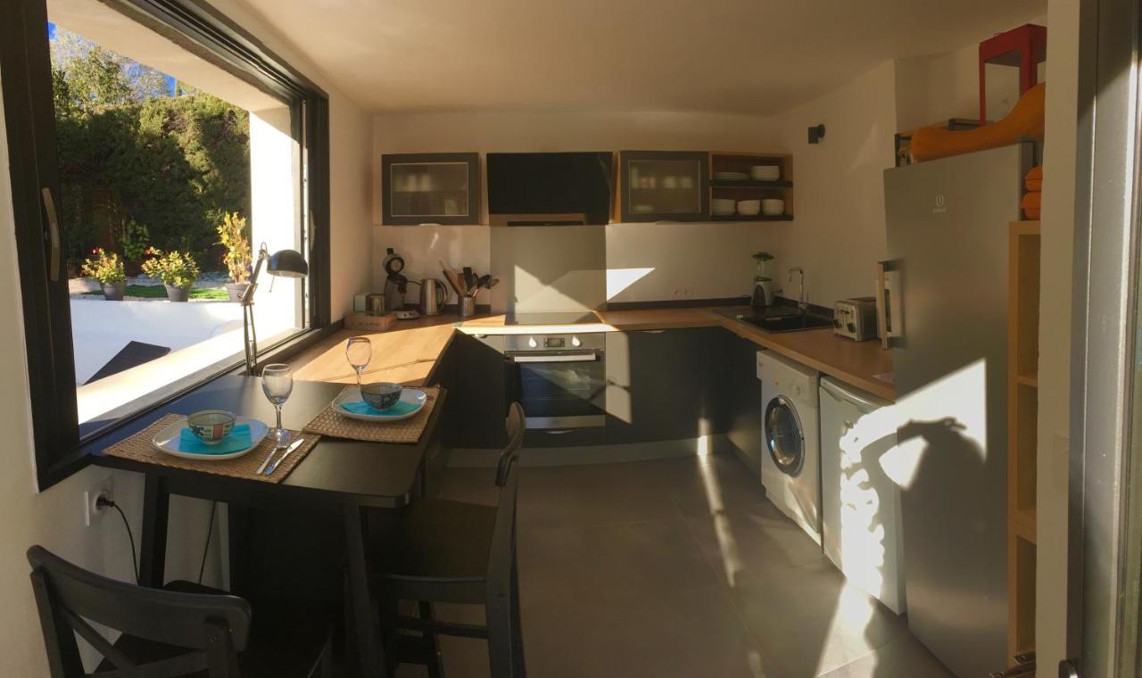 Bed,Kitchen And Swimming Pool Villa Esterel Saint-Raphaël Buitenkant foto