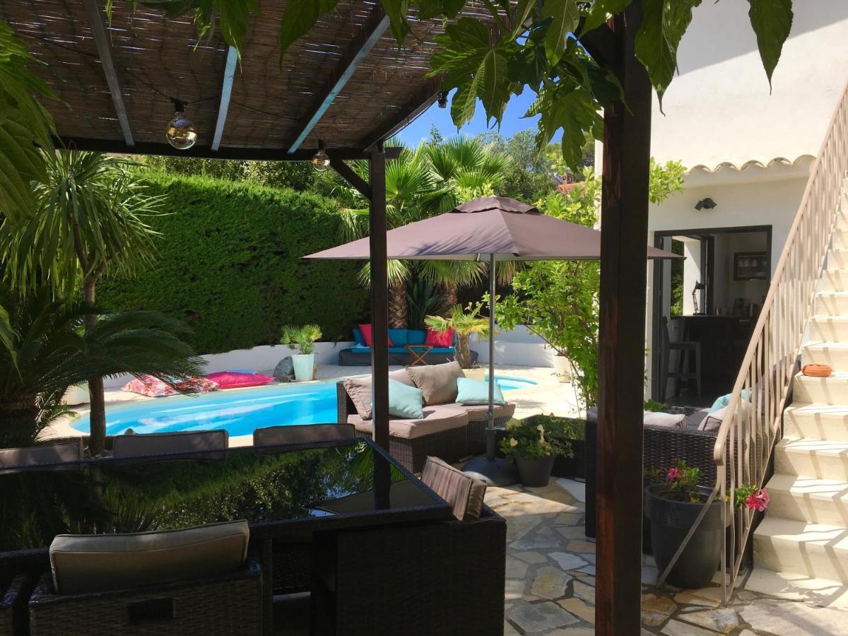 Bed,Kitchen And Swimming Pool Villa Esterel Saint-Raphaël Buitenkant foto