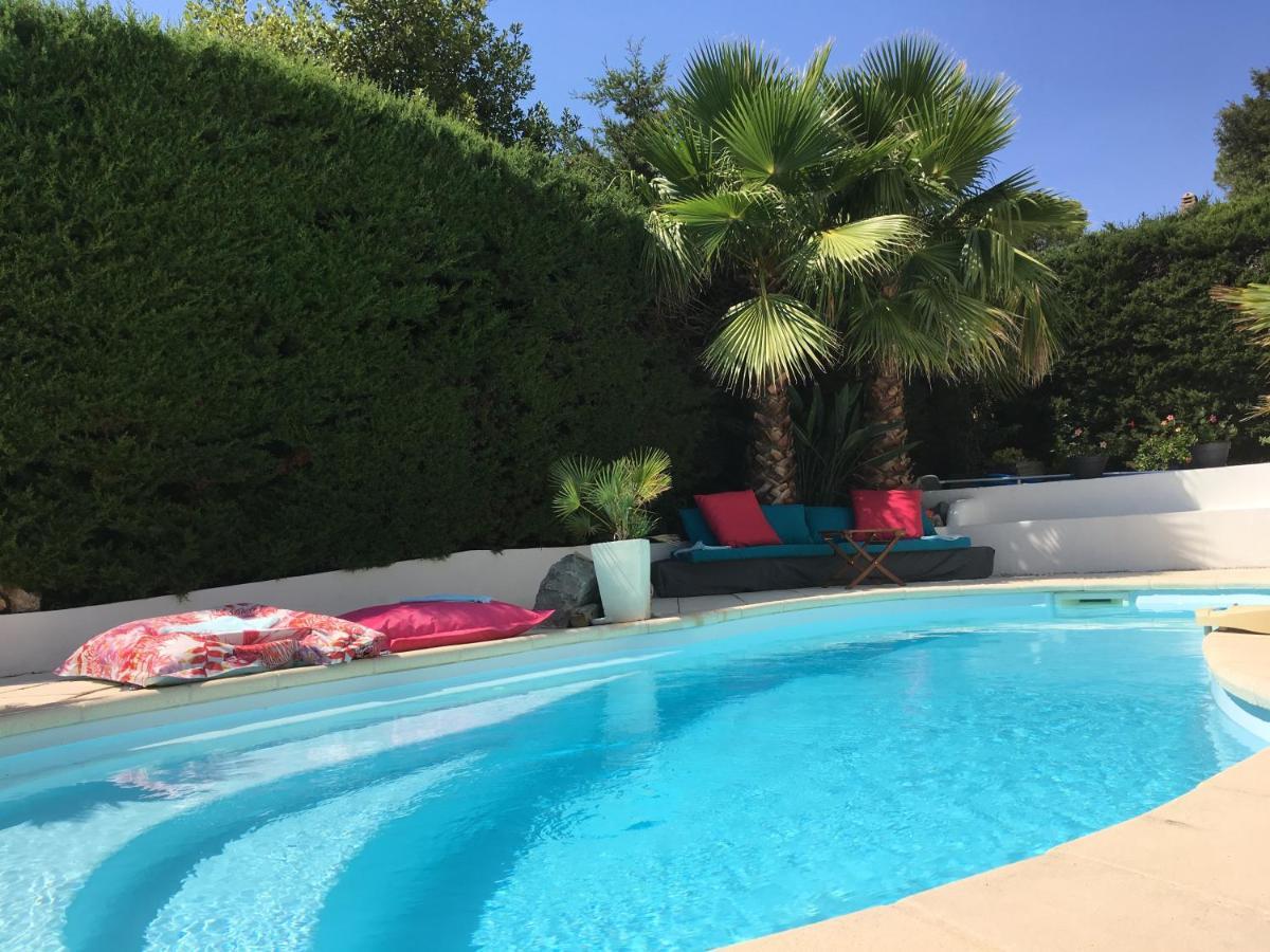 Bed,Kitchen And Swimming Pool Villa Esterel Saint-Raphaël Buitenkant foto