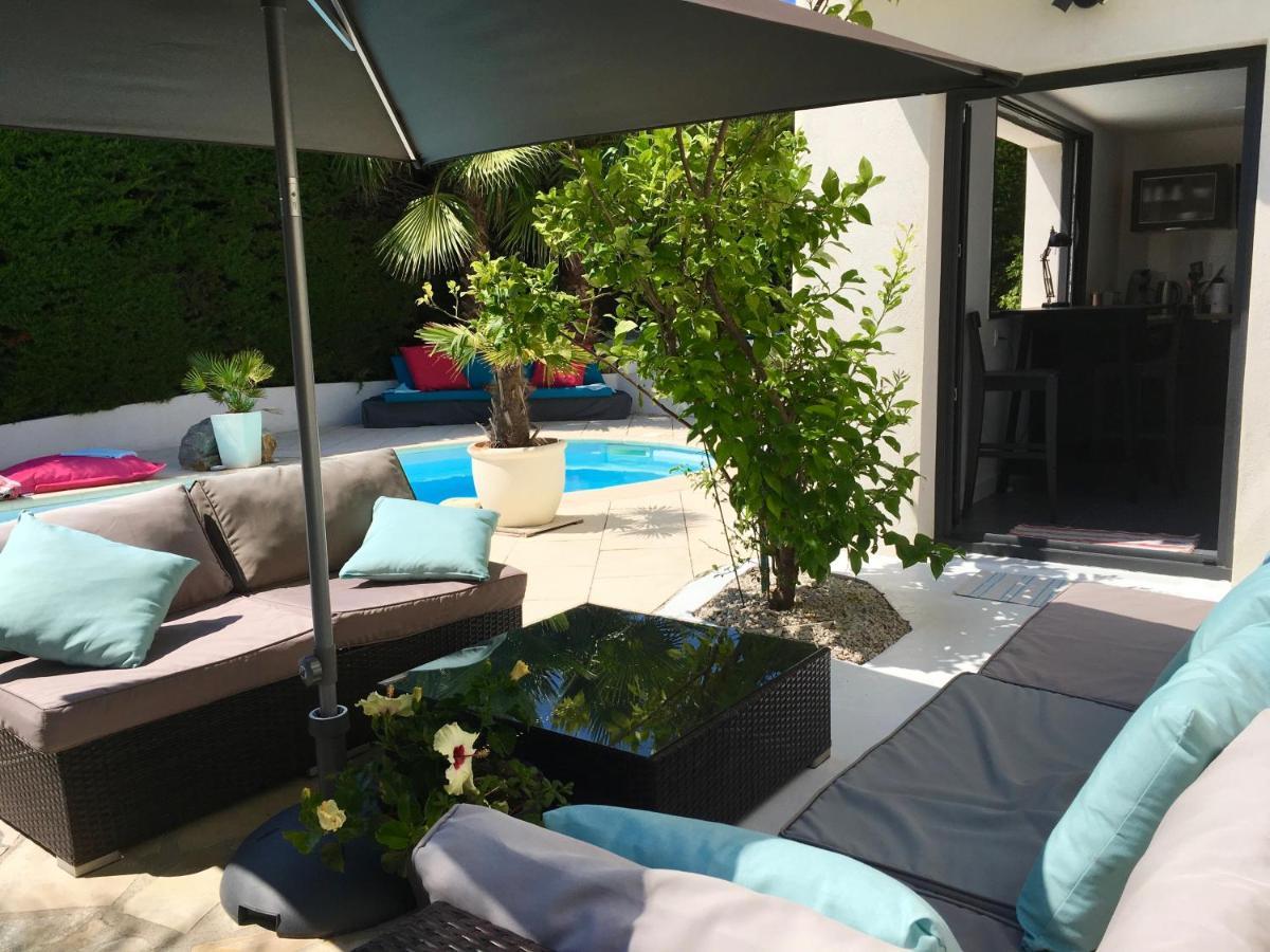 Bed,Kitchen And Swimming Pool Villa Esterel Saint-Raphaël Buitenkant foto