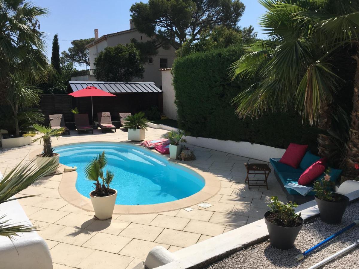 Bed,Kitchen And Swimming Pool Villa Esterel Saint-Raphaël Buitenkant foto