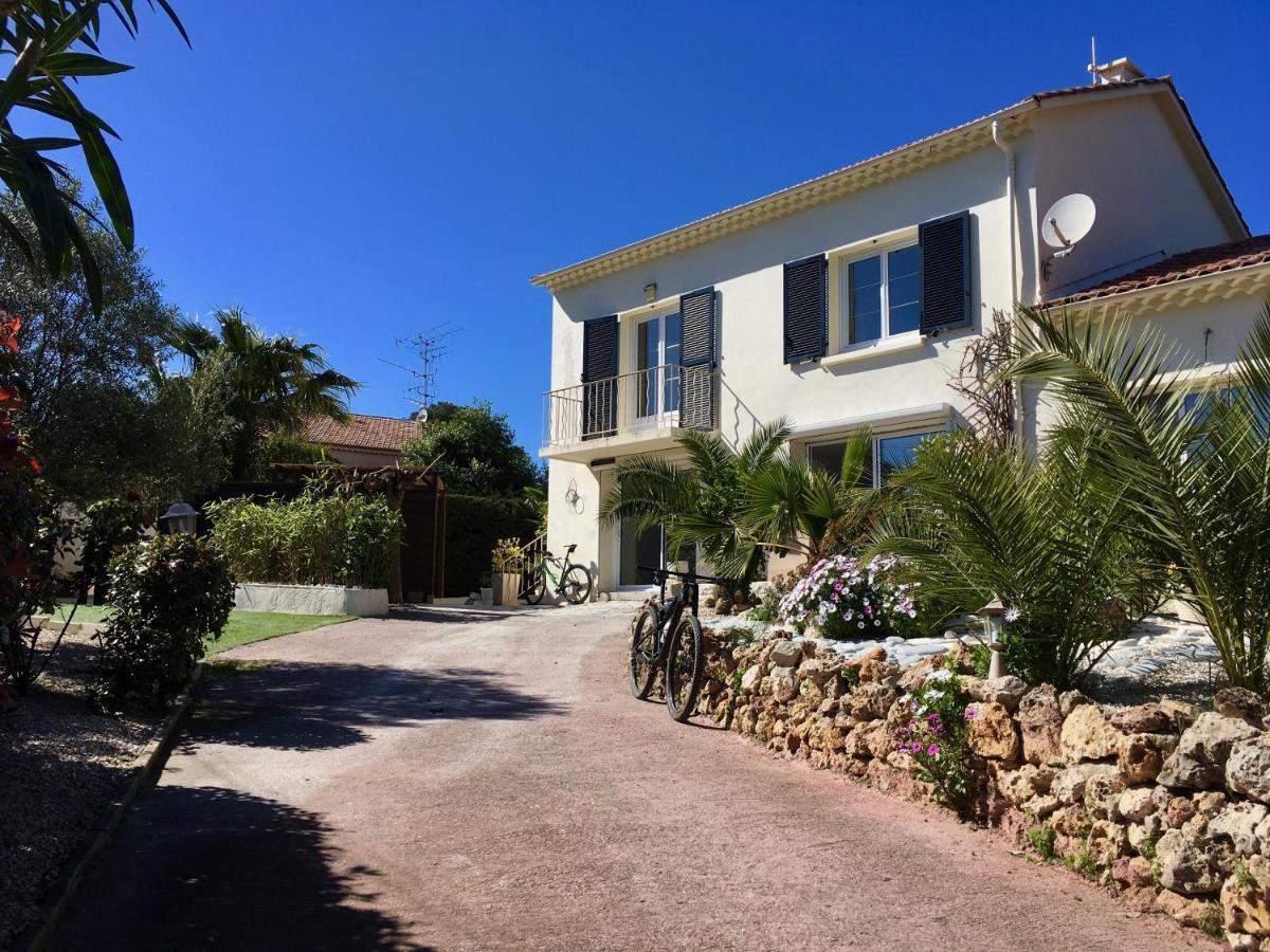 Bed,Kitchen And Swimming Pool Villa Esterel Saint-Raphaël Buitenkant foto