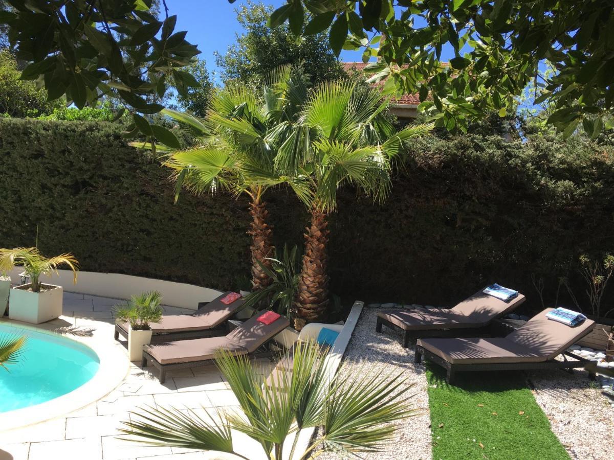 Bed,Kitchen And Swimming Pool Villa Esterel Saint-Raphaël Buitenkant foto