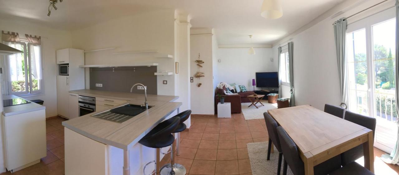 Bed,Kitchen And Swimming Pool Villa Esterel Saint-Raphaël Buitenkant foto
