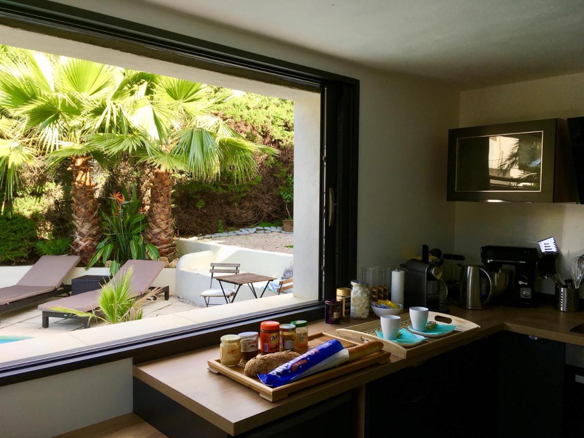 Bed,Kitchen And Swimming Pool Villa Esterel Saint-Raphaël Buitenkant foto