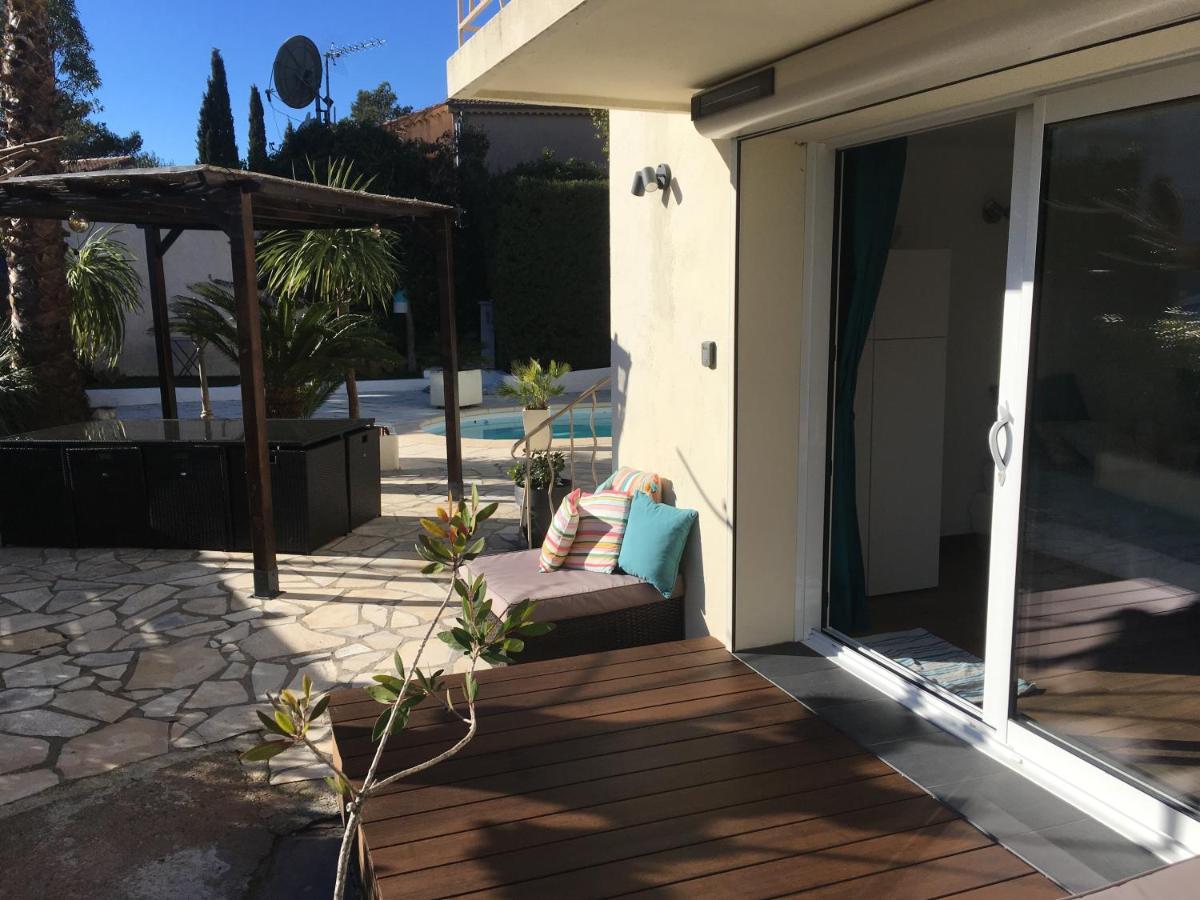 Bed,Kitchen And Swimming Pool Villa Esterel Saint-Raphaël Buitenkant foto